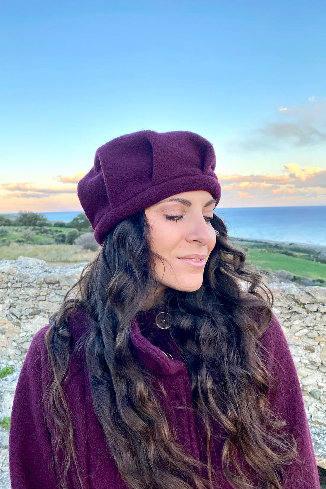 Cappello Edith calda lana cotta vergine accessori artigianali sostenibili colore vinaccia malia lab