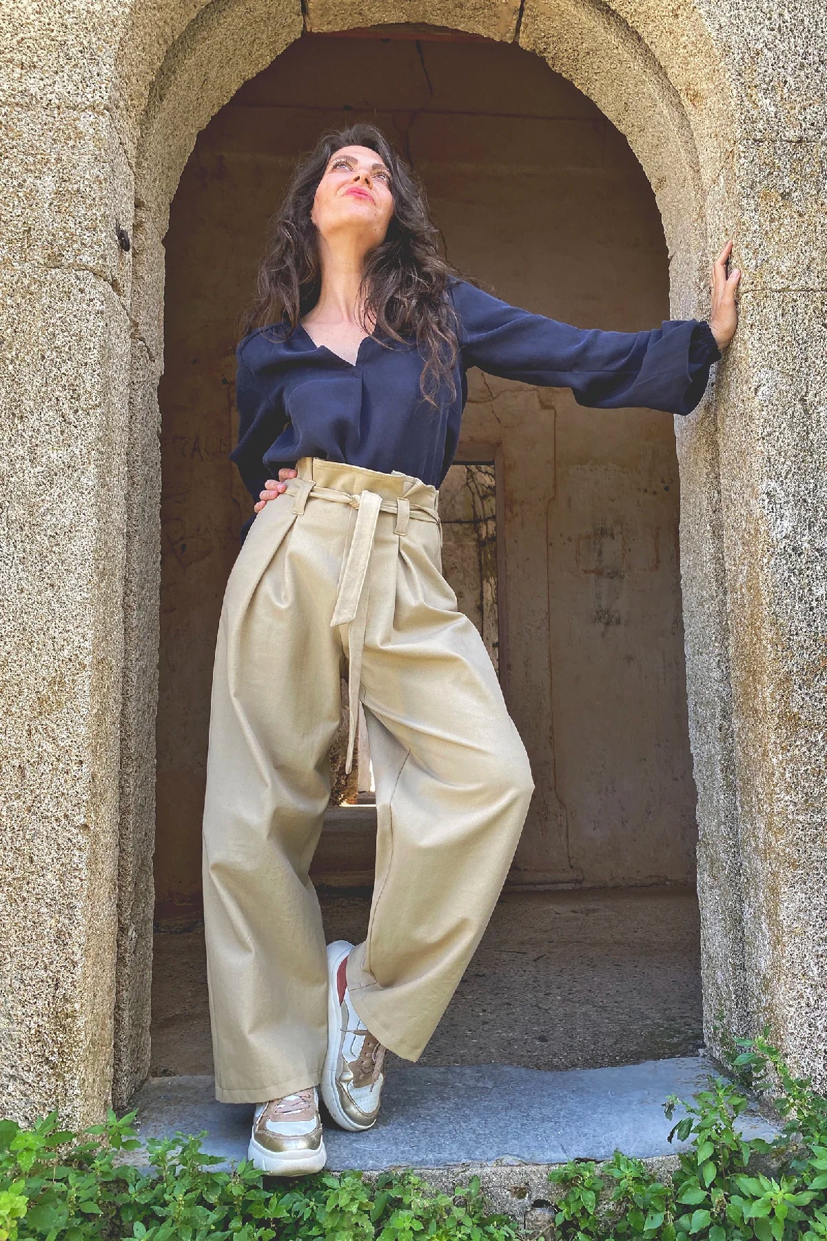Pantalone Elaine pieghe cotone camicia Alice seacell abbigliamento artigianale sostenibile brand malia lab