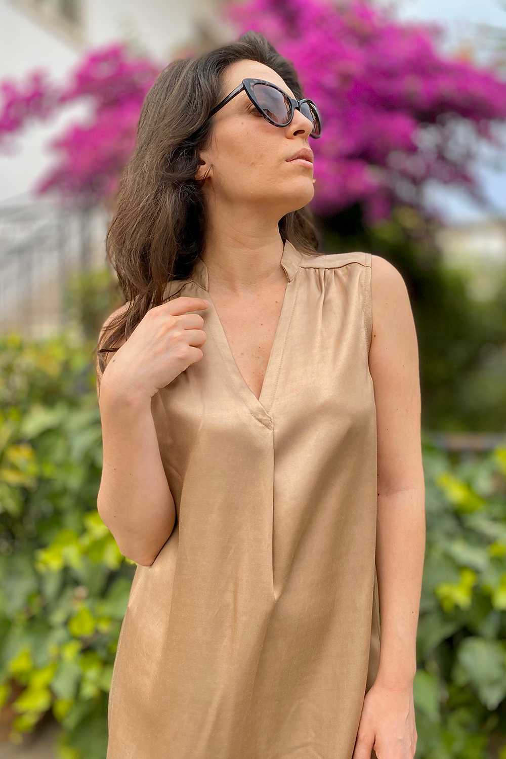 Abito Clara cupro lyocell abbigliamento sostenibile vestiti ecosostenibili donna brand malia lab abiti sartoriali nude dettaglio collo