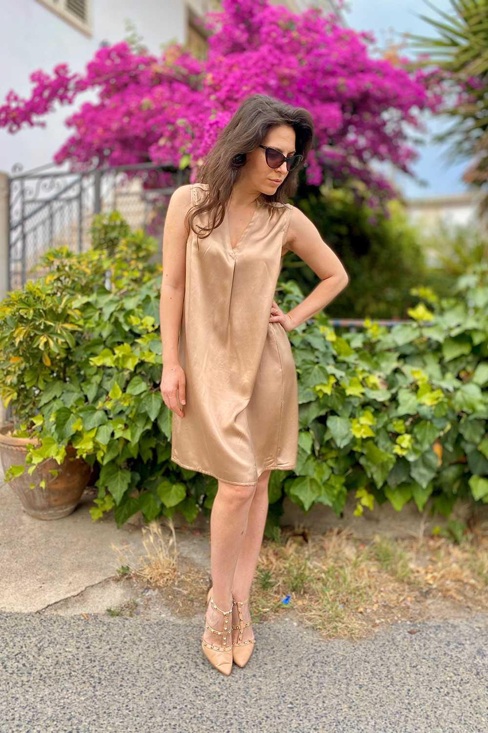 Abito Clara cupro lyocell con cinta slegata vista frontale abbigliamento sostenibile vestiti ecosostenibili donna brand malia lab abiti sartoriali nude