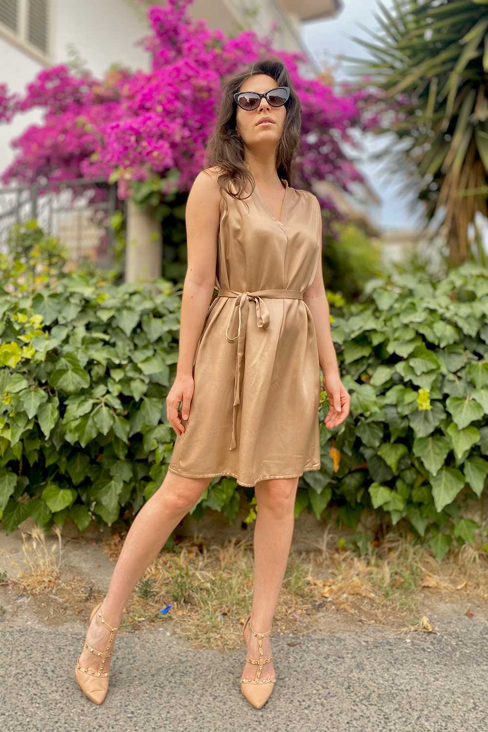 Abito Clara cupro lyocell con cinta vista frontale abbigliamento sostenibile vestiti ecosostenibili donna brand malia lab abiti sartoriali nude