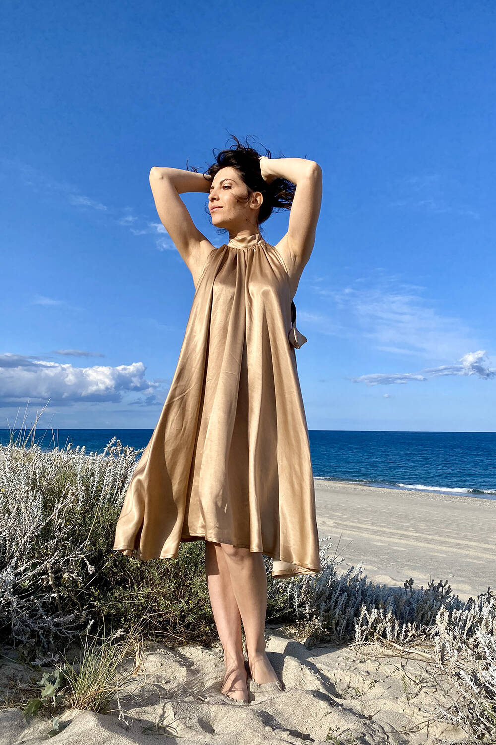 Abito Emily cerimonia cupro lyocell seacell abbigliamento sostenibile vestiti ecosostenibili donna brand malia lab moda etica sartoriale dettaglio frontale