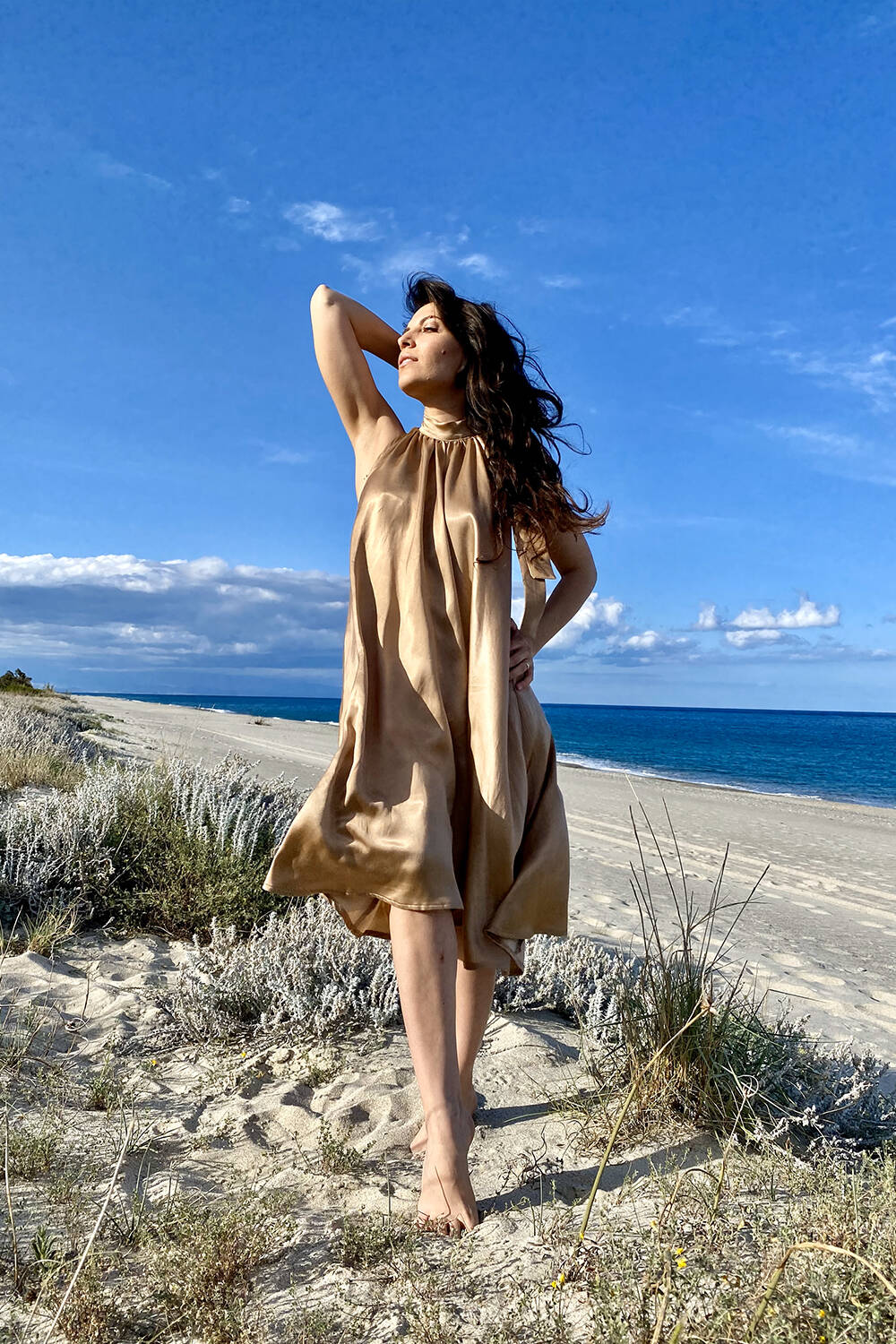 Abito Emily cerimonia cupro lyocell seacell elegante chic abbigliamento sostenibile vestiti ecosostenibili donna brand malia lab moda etica sartoriale ampio