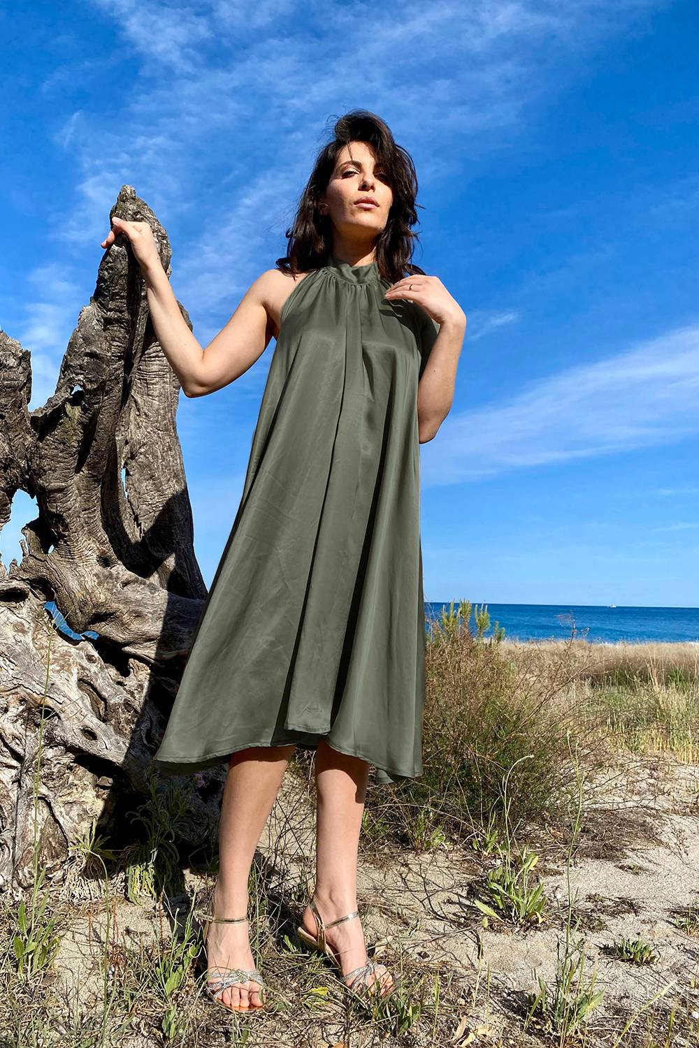 Abito Emily cerimonia cupro lyocell seacell elegante chic abbigliamento sostenibile vestiti ecosostenibili donna brand malia lab moda etica sartoriale verde bosco