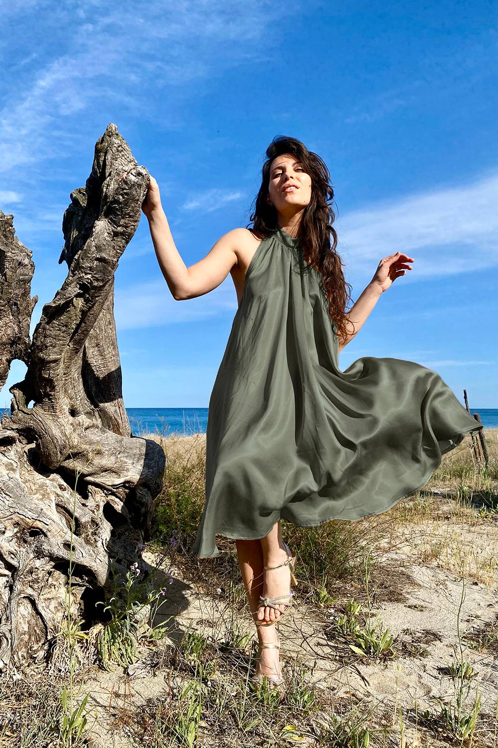 Abito Emily cerimonia cupro lyocell seacell elegante chic abbigliamento sostenibile vestiti ecosostenibili donna brand malia lab moda etica sartoriale colore verde bosco