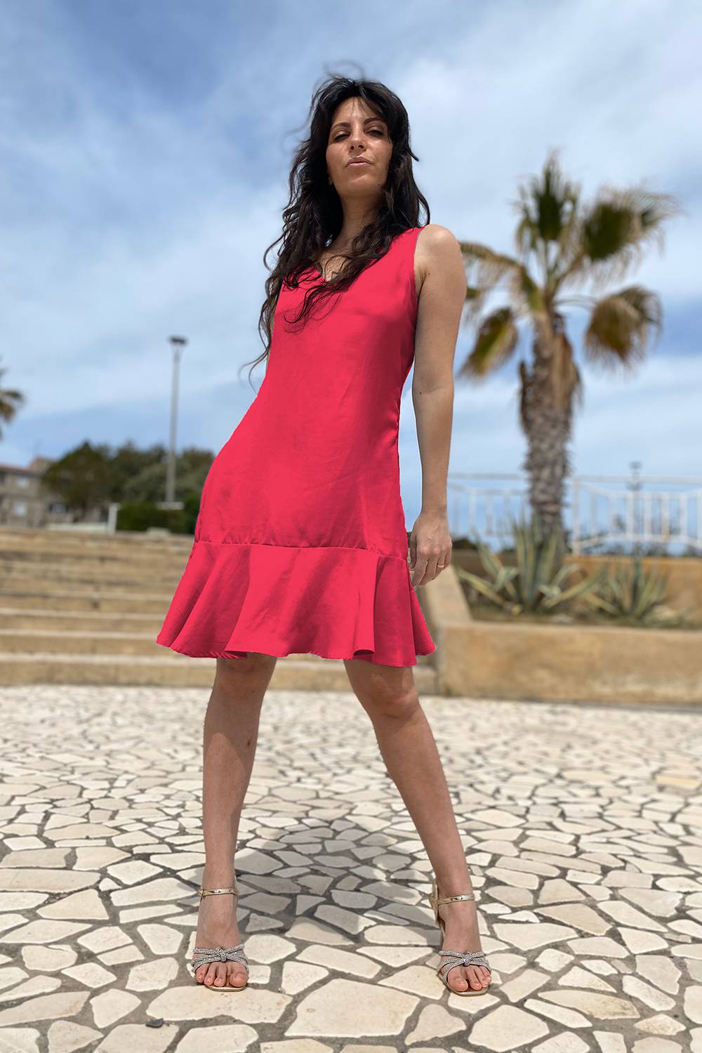 Abito in tencel lyocell abbigliamento sostenibile vestiti ecosostenibili donna brand malia lab moda etica sartoriale balze arricciate lampone
