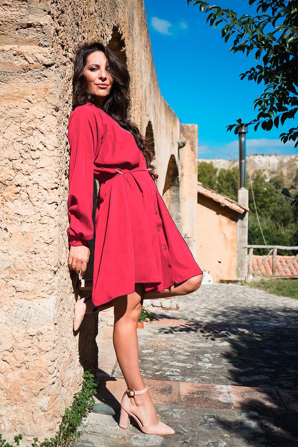 Abito Jessica tencel Flavia Amato malia lab atelier artigianale moda abbigliamento sostenibile laterale passanti all'uncinetto lampone