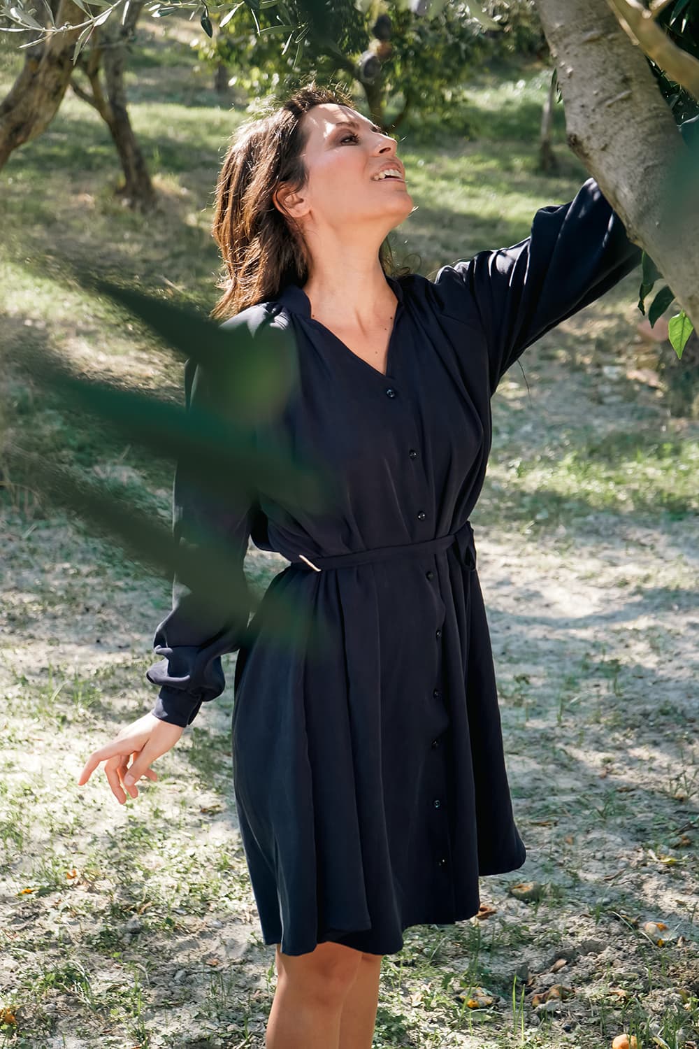 Abito Jessica tencel Flavia Amato malia lab atelier artigianale moda abbigliamento sostenibile laterale passanti all'uncinetto