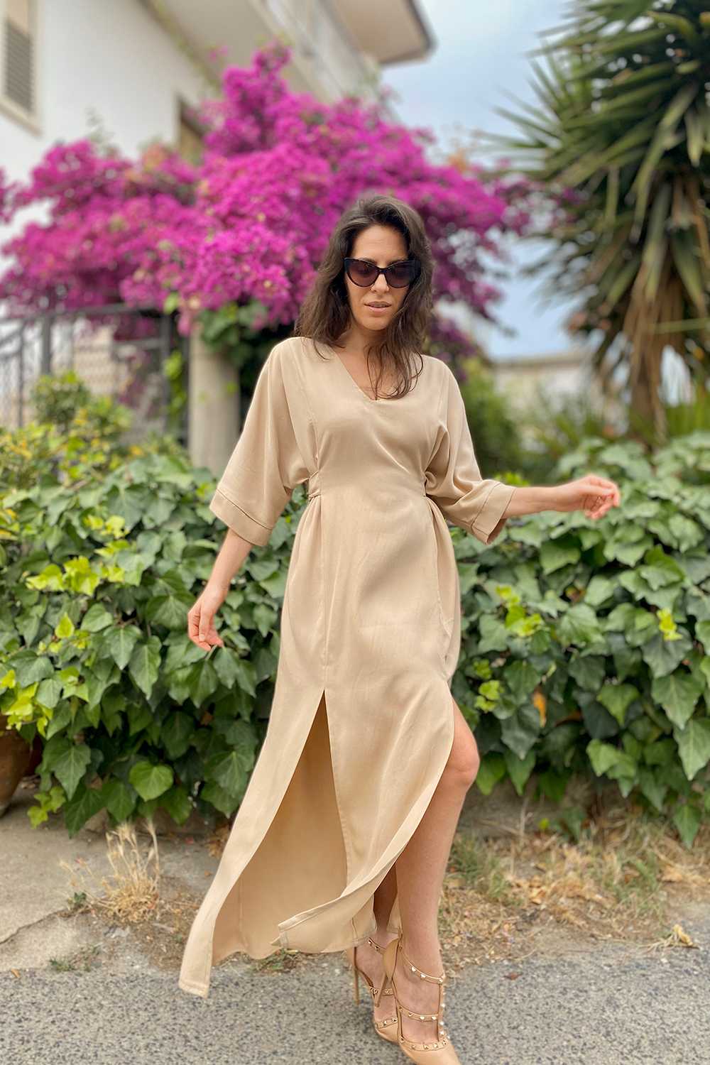 Abito Kimiko incrociato tencel lyocell vestiti sostenibili donna abbigliamento ecosostenibile brand malia lab abito sartoriale spacchi