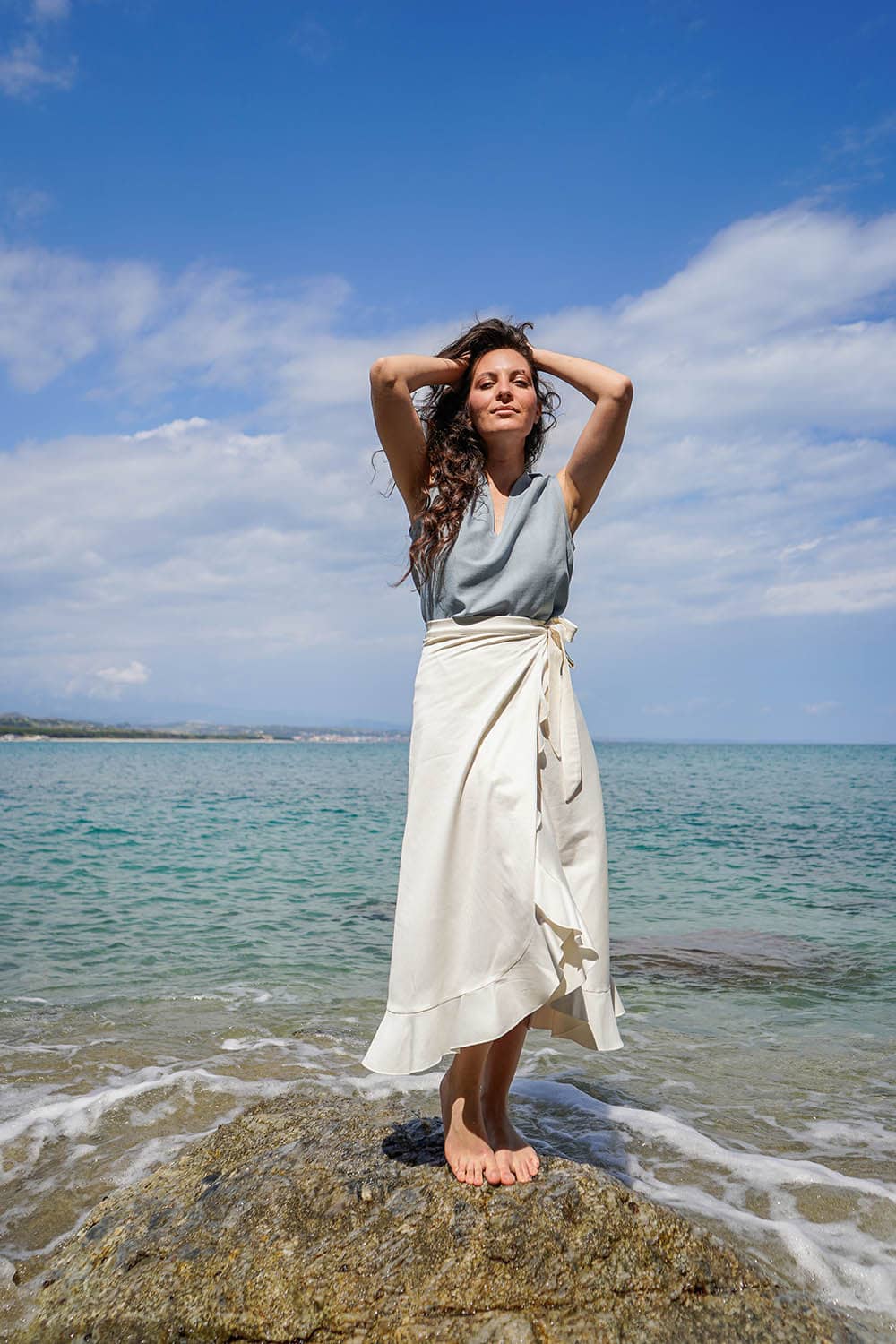 Gonna Anna in bamboo modello a portafoglio incrociato malia lab moda etica abbigliamento sostenibile gonna sartoriale fibre naturali