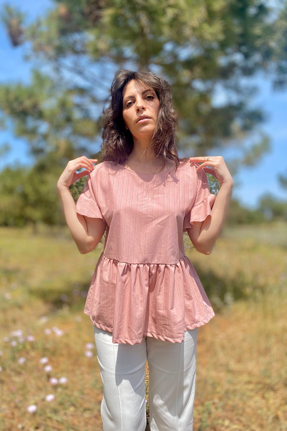 Camicetta in cotone biologico seta biologica manica corta a ruota abbigliamento sostenibile vestiti ecosostenibili donna brand malia lab dettaglio