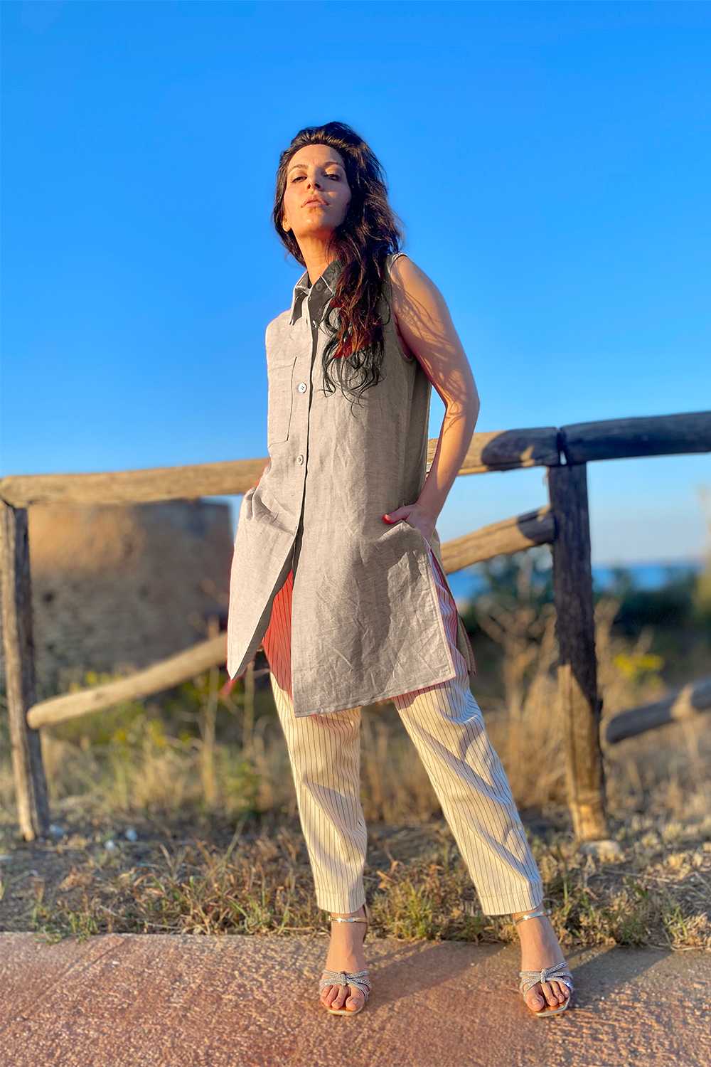 Camicia Sabina lino biologico cotone modello estivo brand malia lab abbigliamento donna sostenibile etico creta