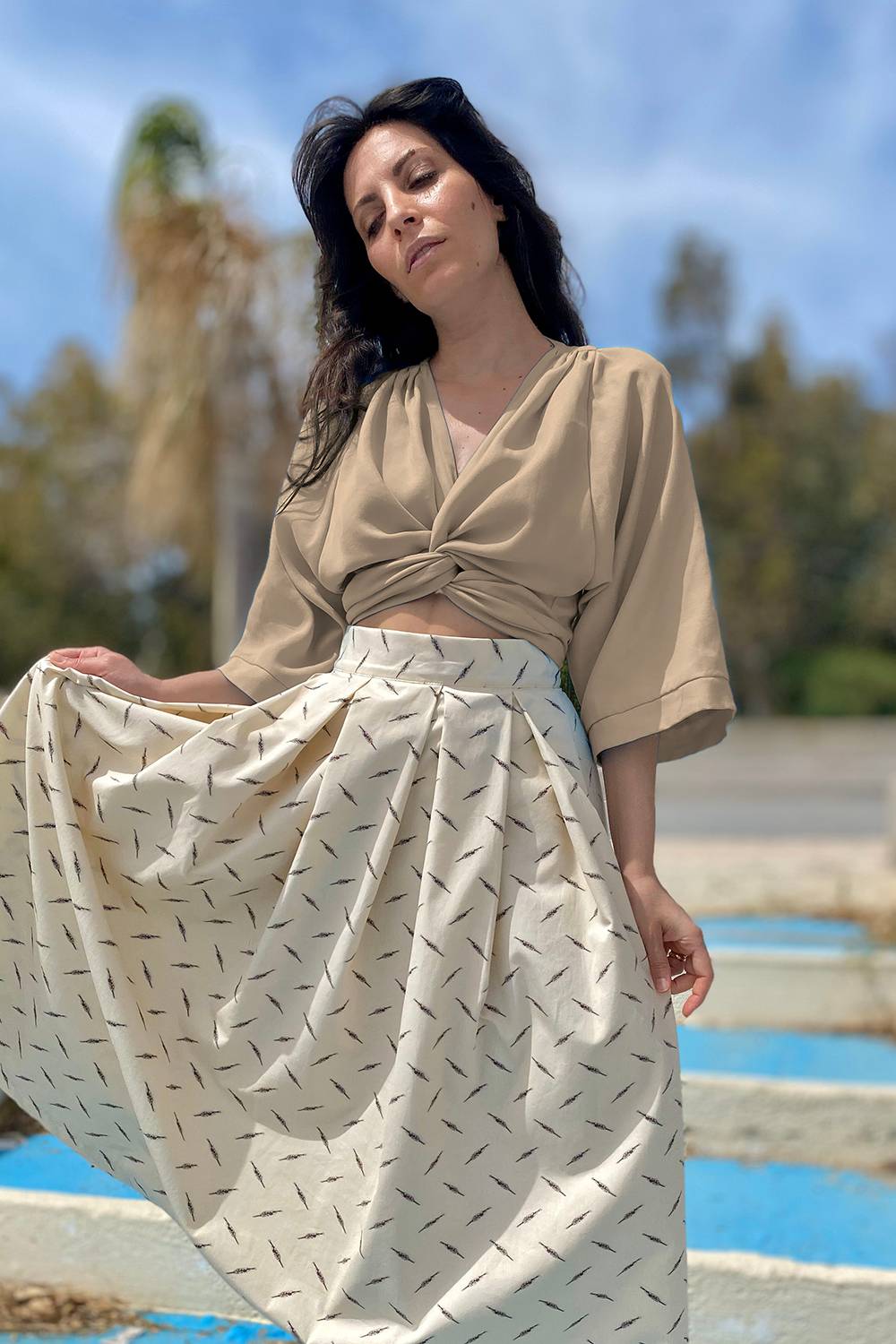 Camicia in tencel lyocell incrociata abbigliamento sostenibile vestiti ecosostenibili donna brand malia lab camicia sartoriale beige