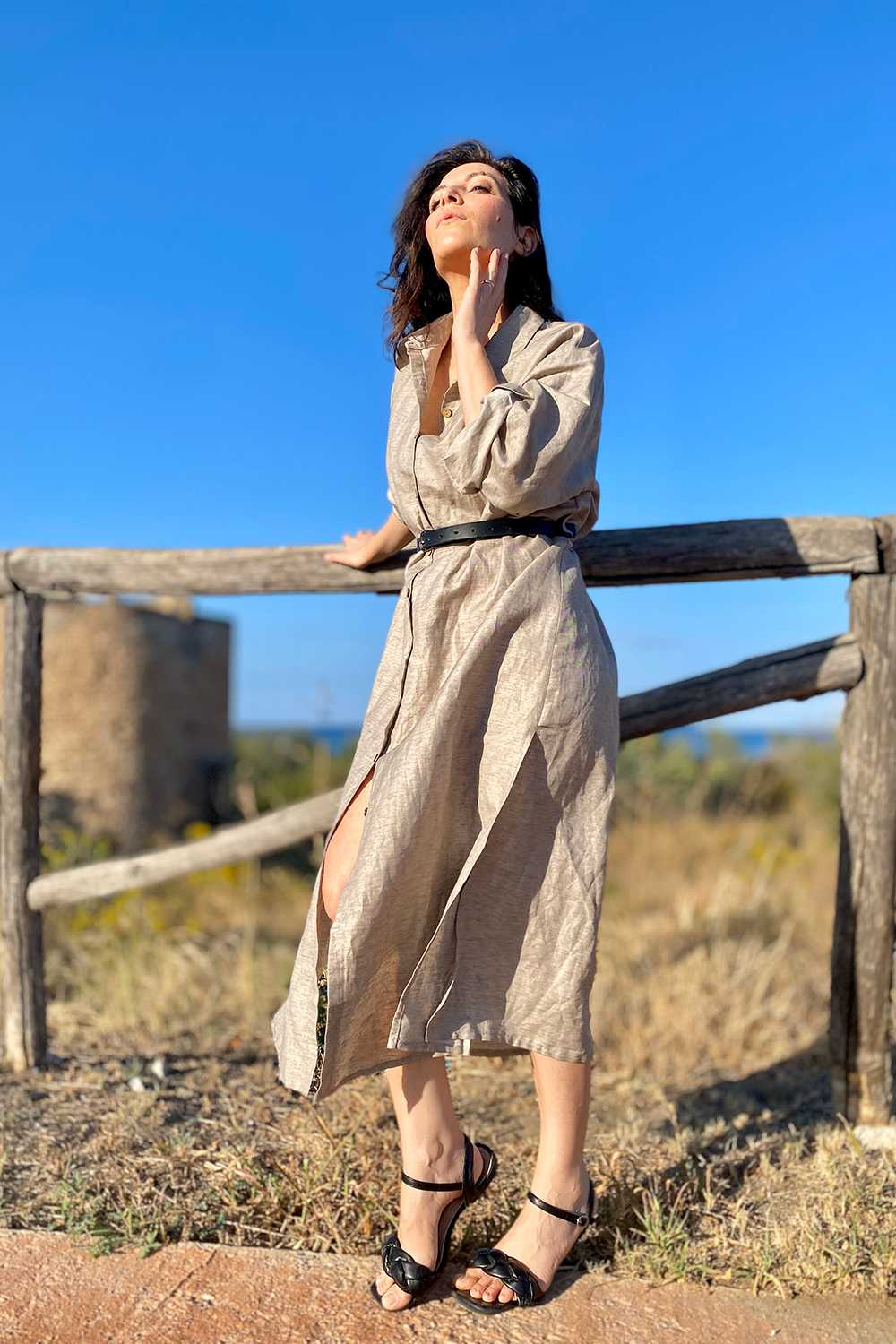 Camicione chemisier ampio lino biologico cotone brand modello estivo malia lab abbigliamento sostenibile donna moda etica artigianale