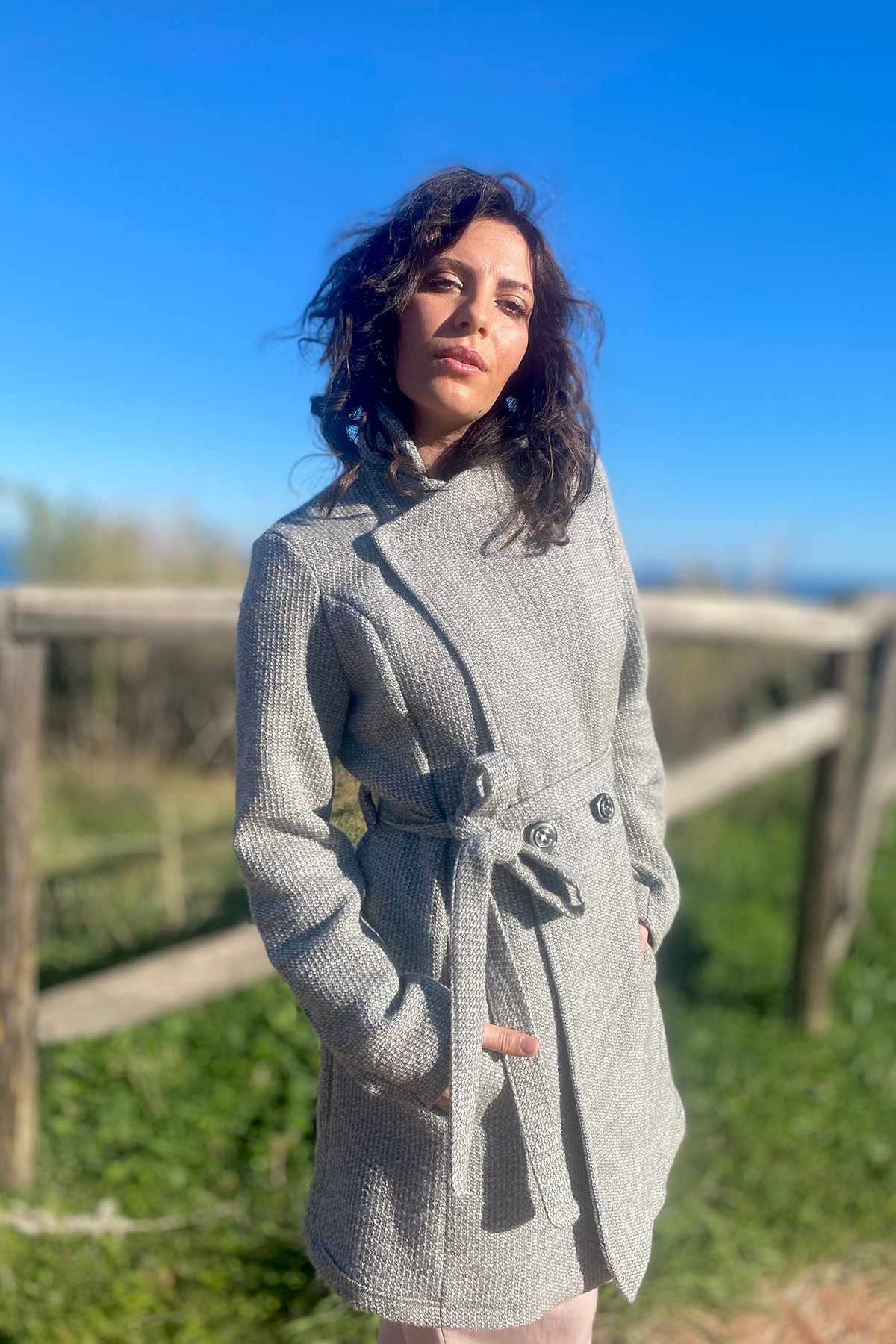 Cappotto MELANIA lana biologica taglio asimmetrico abbigliamento sostenibile moda responsabile brand malia lab
