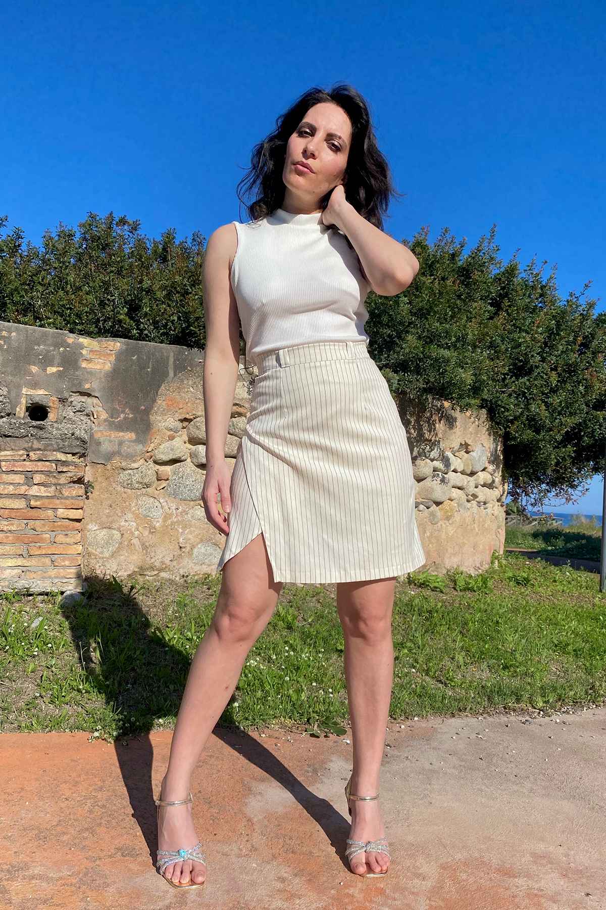 Gonna Aurora gessato bianco seacell lyocell top costina Ines brand malia lab abbigliamento sartoriale etico
