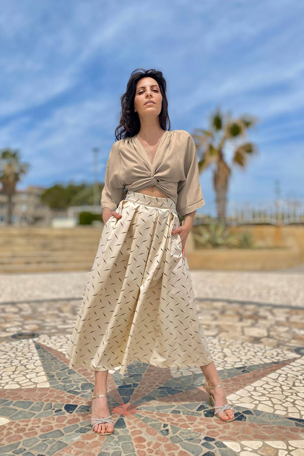 Camicia in tencel lyocell incrociata abbigliamento sostenibile vestiti ecosostenibili donna brand malia lab camicia sartoriale beige