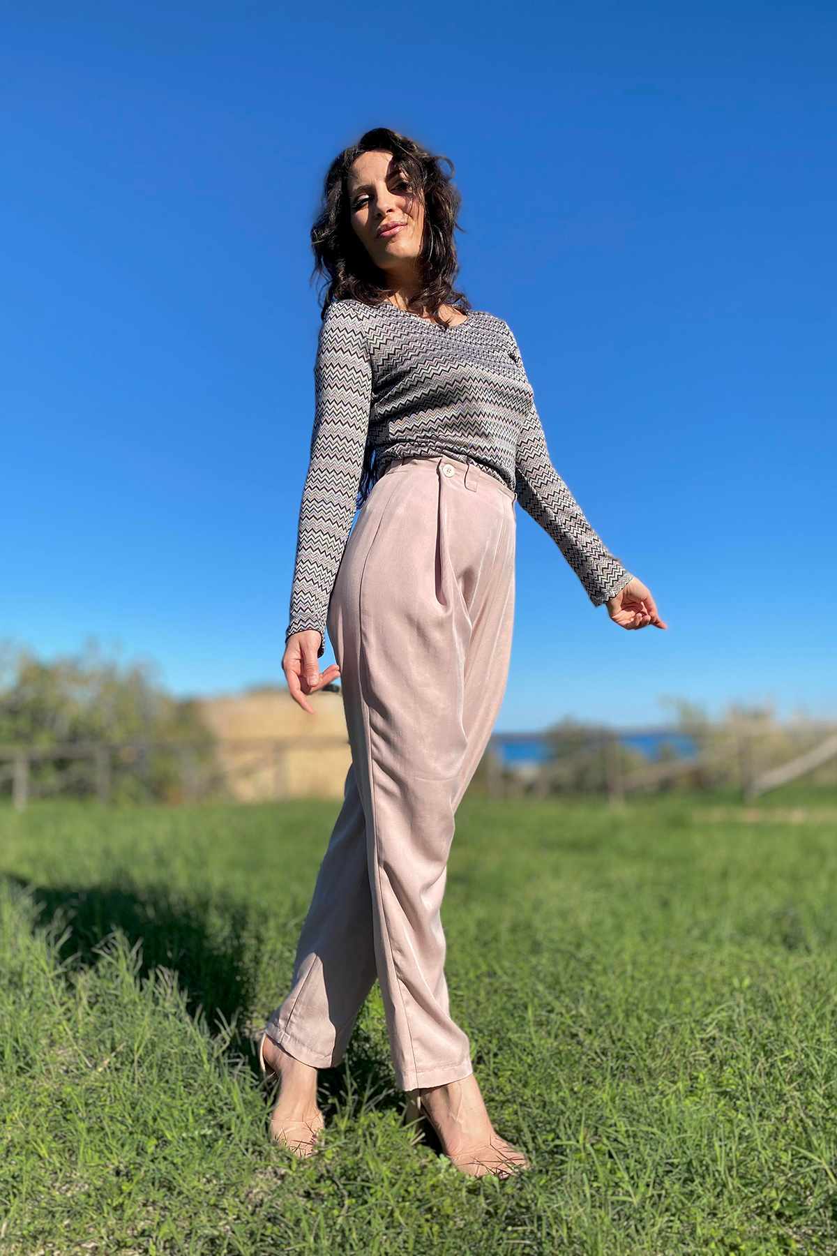 Maglia NORA calda ecoviscosa sottogiacca abbigliamento sostenibile moda responsabile artigianale brand malia lab laterale
