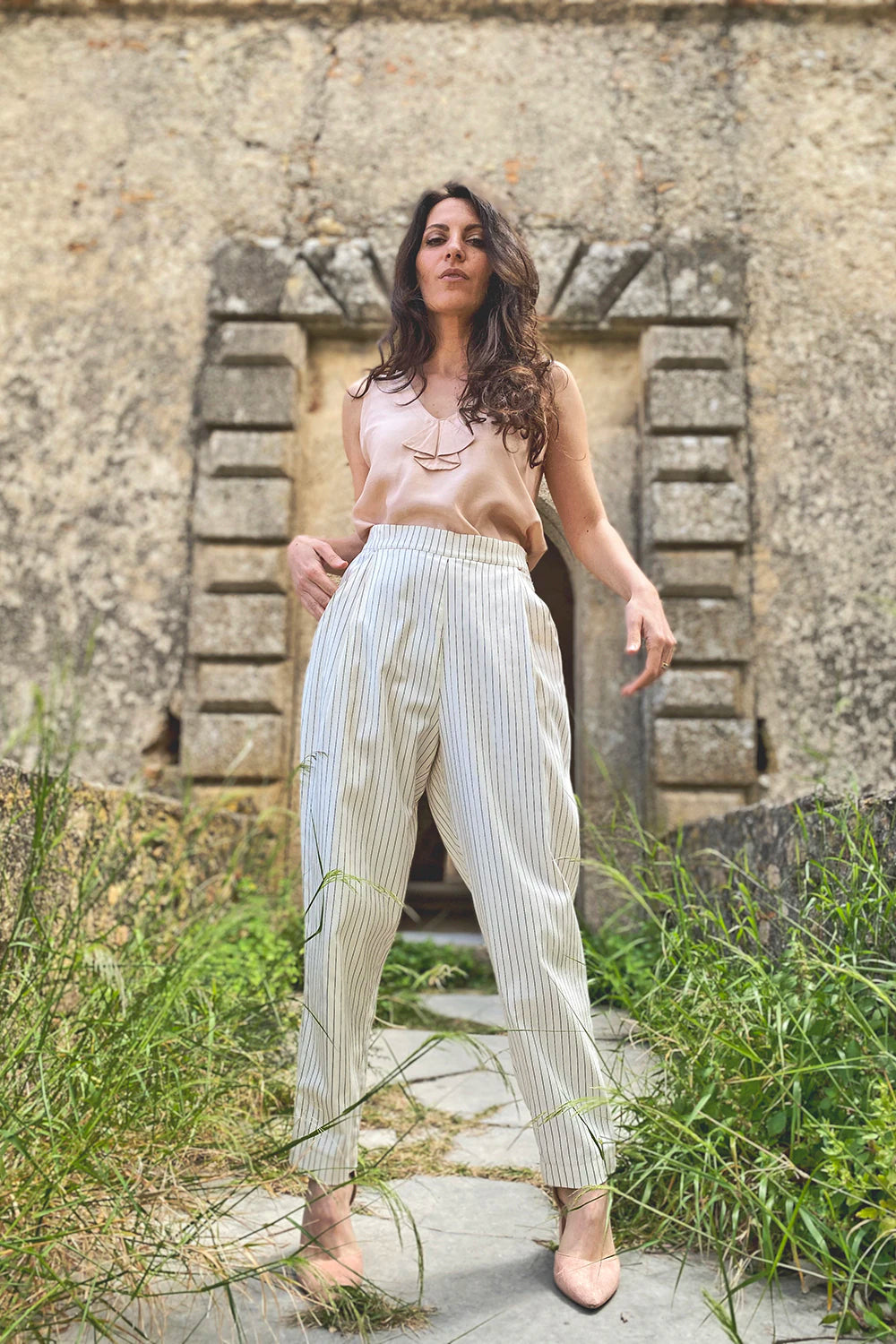 Pantalone Ada lyocell seacell gessato bianco abbigliamento sartoriale sostenibile brand etico malia lab vista frontale
