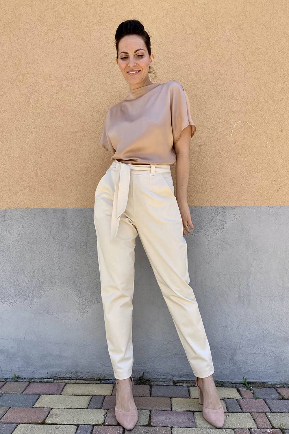 Pantalone Alessia cotone biologico brand malia lab moda sostenibile artigianale abbigliamento biologico sostenibile pantaloni sartoriali su misura pantaloni ecosostenibili donna dettaglio frontale