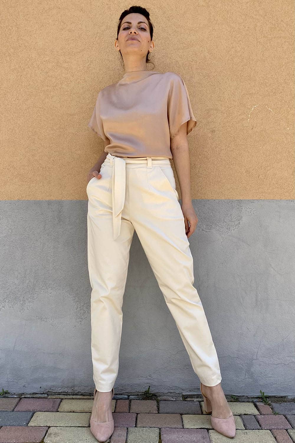 Pantalone Alessia cotone biologico brand malia lab moda sostenibile artigianale abbigliamento biologico sostenibile pantaloni sartoriali su misura pantaloni ecosostenibili donna vista frontale
