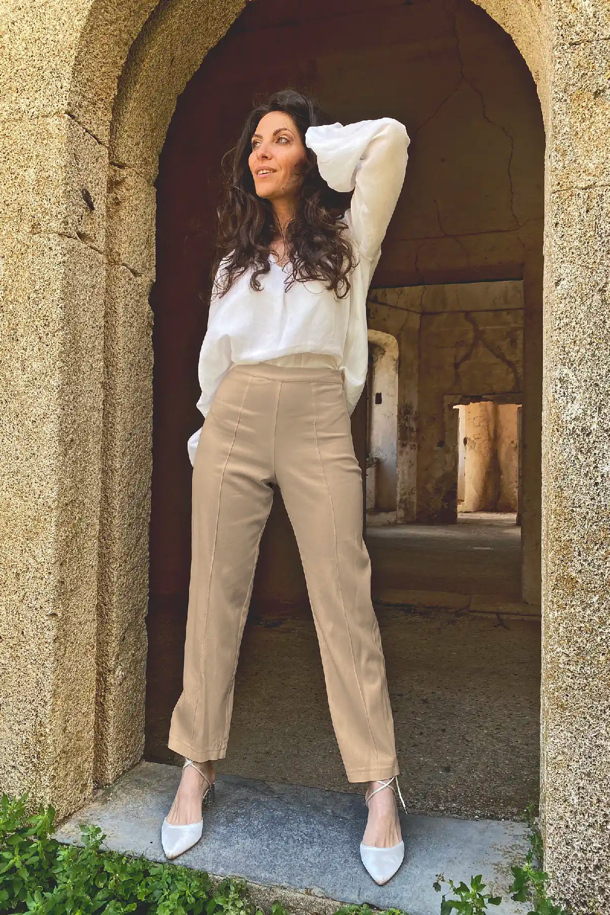 Pantalone Chiara bamboo abbigliamento sartoriale etico brand malia lab beige
