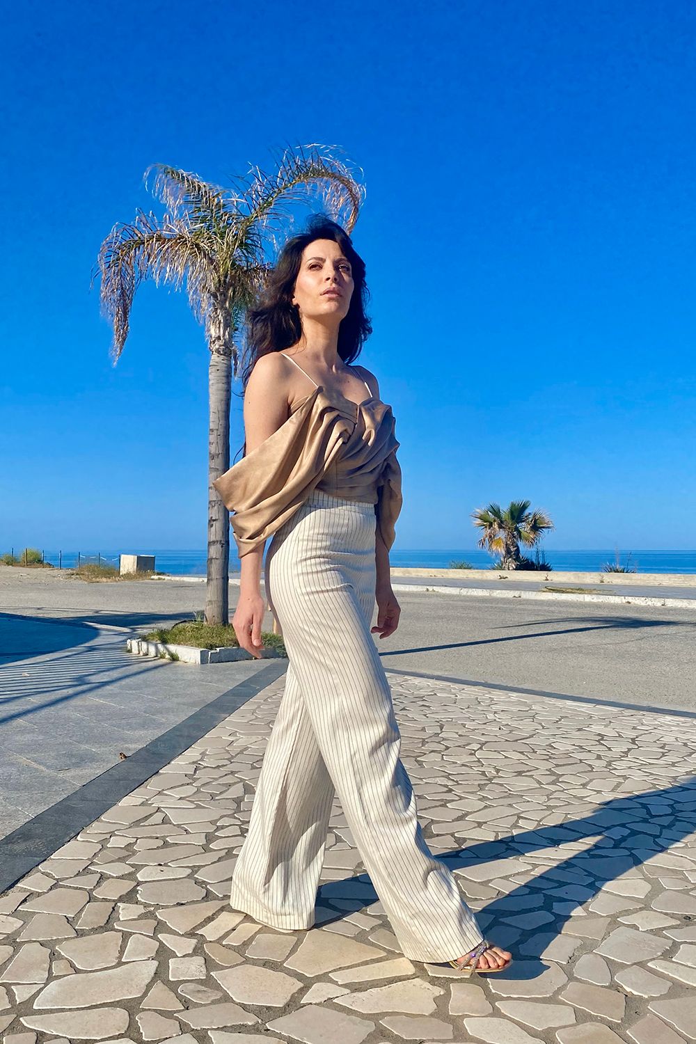Pantalone palazzo Federica lyocell abbigliamento sostenibile vestiti ecosostenibili donna brand malia lab pantaloni sartoriali dettaglio laterale