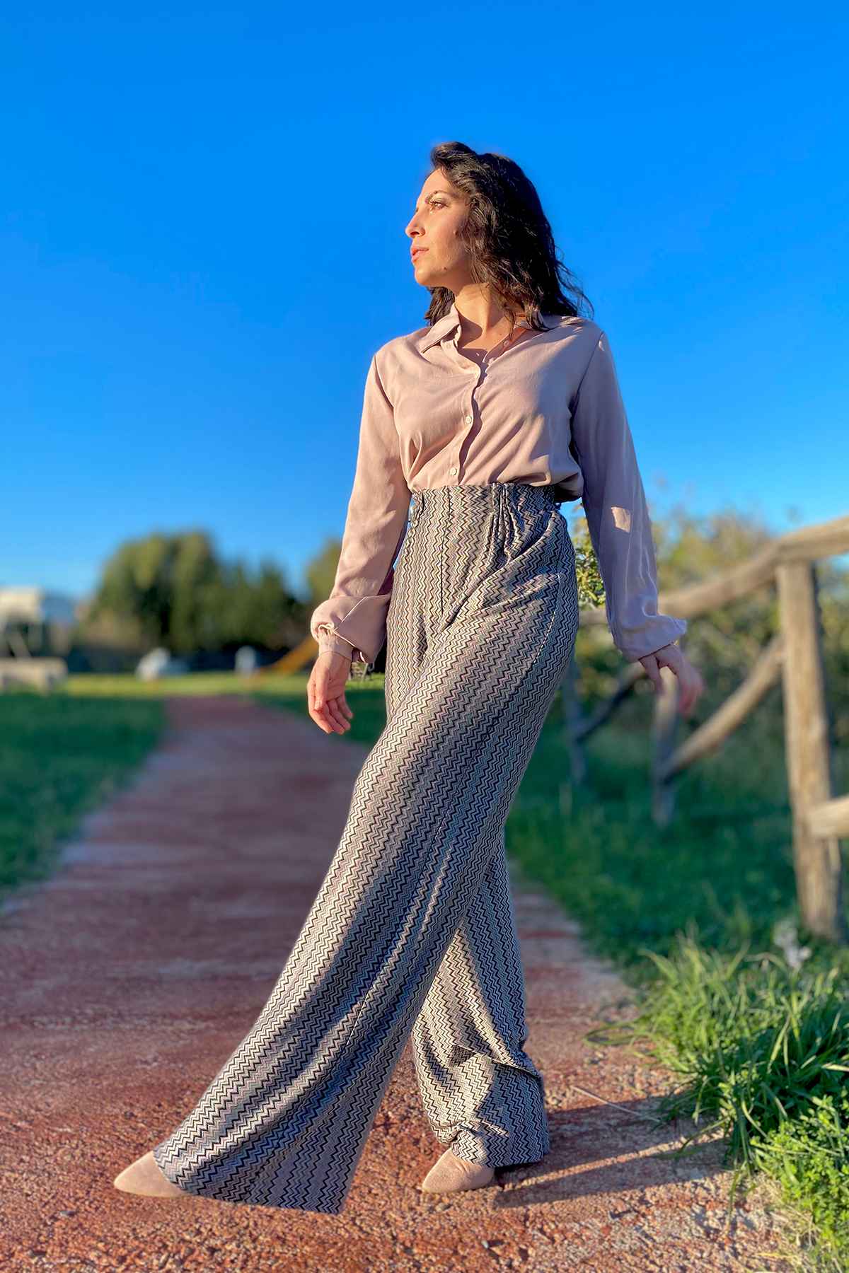 Pantaloni DORA calda ecoviscosa abbigliamento sostenibile moda responsabile etica brand malia lab dettaglio laterale
