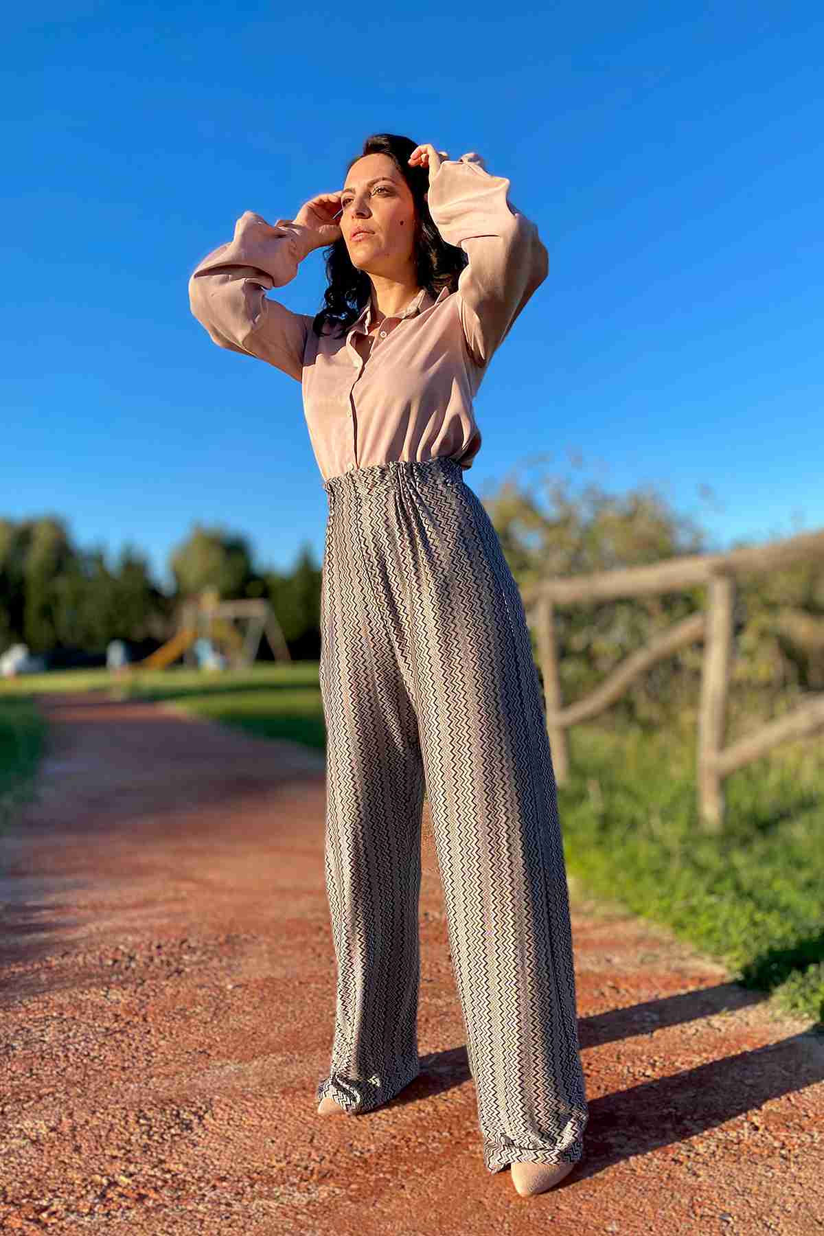 Pantaloni DORA ecoviscosa vegetale calda fantasia geometrica abbigliamento sostenibile moda sartoriale responsabile etica brand malia lab
