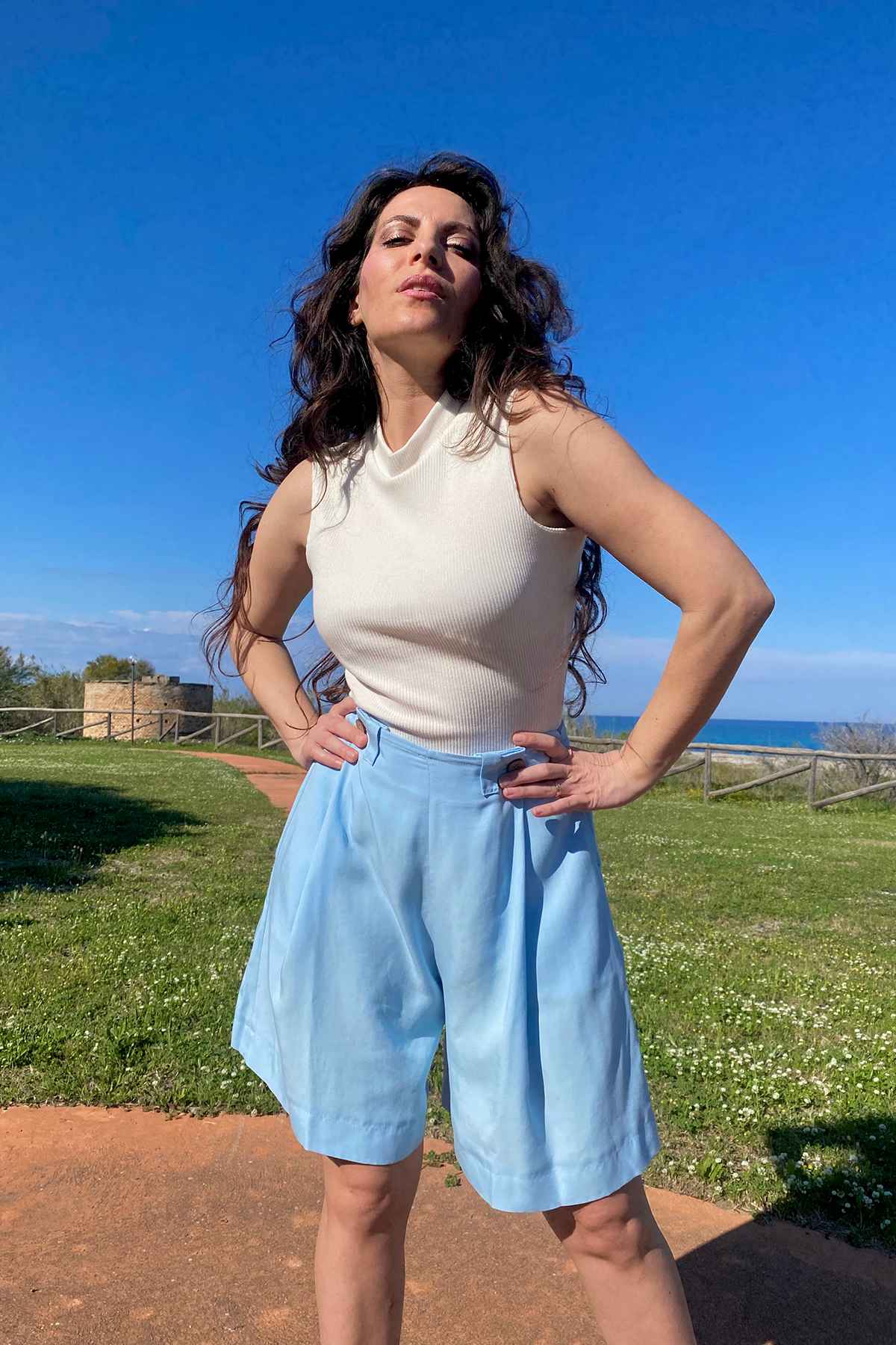 Top Ines costina seacell lyocell brand malia lab abbigliamento sartoriale etico dettaglio ravvicinato

