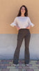 Flavia Amato indossa Pantalone a zampa elena cotone biologico ossido di rame elegante comodo moda etica artigianale brand malia lab abbigliamento sostenibile biologico vestiti ecosostenibili donna fibre naturali pantalone su misura