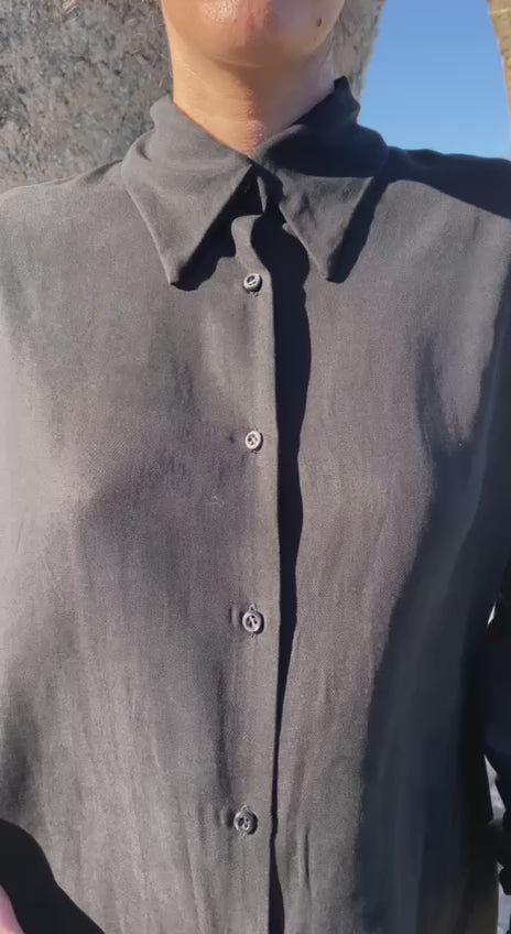 Camicia Tara over tencel indossata da Flavia Amato malia lab atelier moda abbigliamento etico sostenibile artigianale Gonna Elvira cotone felpato