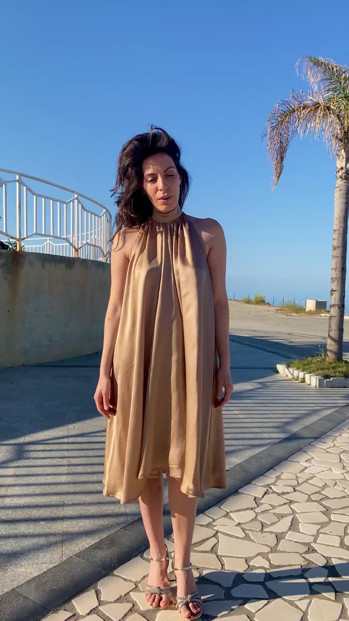 Indossato Abito Emily cerimonia cupro lyocell seacell elegante chic abbigliamento sostenibile vestiti ecosostenibili donna brand malia lab moda etica sartoriale