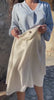 Flavia Amato indossa Gonna Adele 4 stagioni canapa biologica lino biologico cotone biologico lana biologica gonna su misura abbigliamento sostenibile vestiti ecosostenibili donna brand malia lab moda etica
