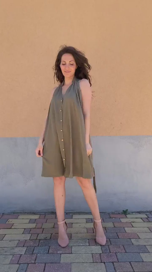 Flavia Amato  indossa Abito Serena tencel lyocell brand malia lab moda artigianale abbigliamento biologico sostenibile vestiti ecosostenibili donna fibre naturali