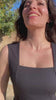 Flavia Amato indossa Tubino Charlize cotone brand malìa lab abbigliamento sartoriale etico scollo squadrato
