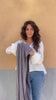 Flavia Amato indossa Pashmina Rainbow ecoviscosa brand malia lab accessori di moda artigianale accessori di abbigliamento sostenibile tessuti certificati