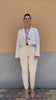 Flavia Amato indossa Giacchino gessato bianco lyocell seacell elastico fibra di alga abbigliamento artigianale sartoriale etico brand malia lab completo aderente abbigliamento sostenibile donna