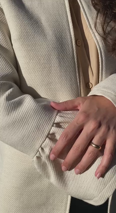 Giacca Teresa lana biologica Flavia Amato brand malia lab atelier moda abbigliamento etico sostenibile giacca sartoriale giacca su misura colore bianco