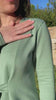 Flavia Amato indossa abito a sacco cotone felpato biologico abbigliamento sostenibile sartoriale moda responsabile etica brand malia lab