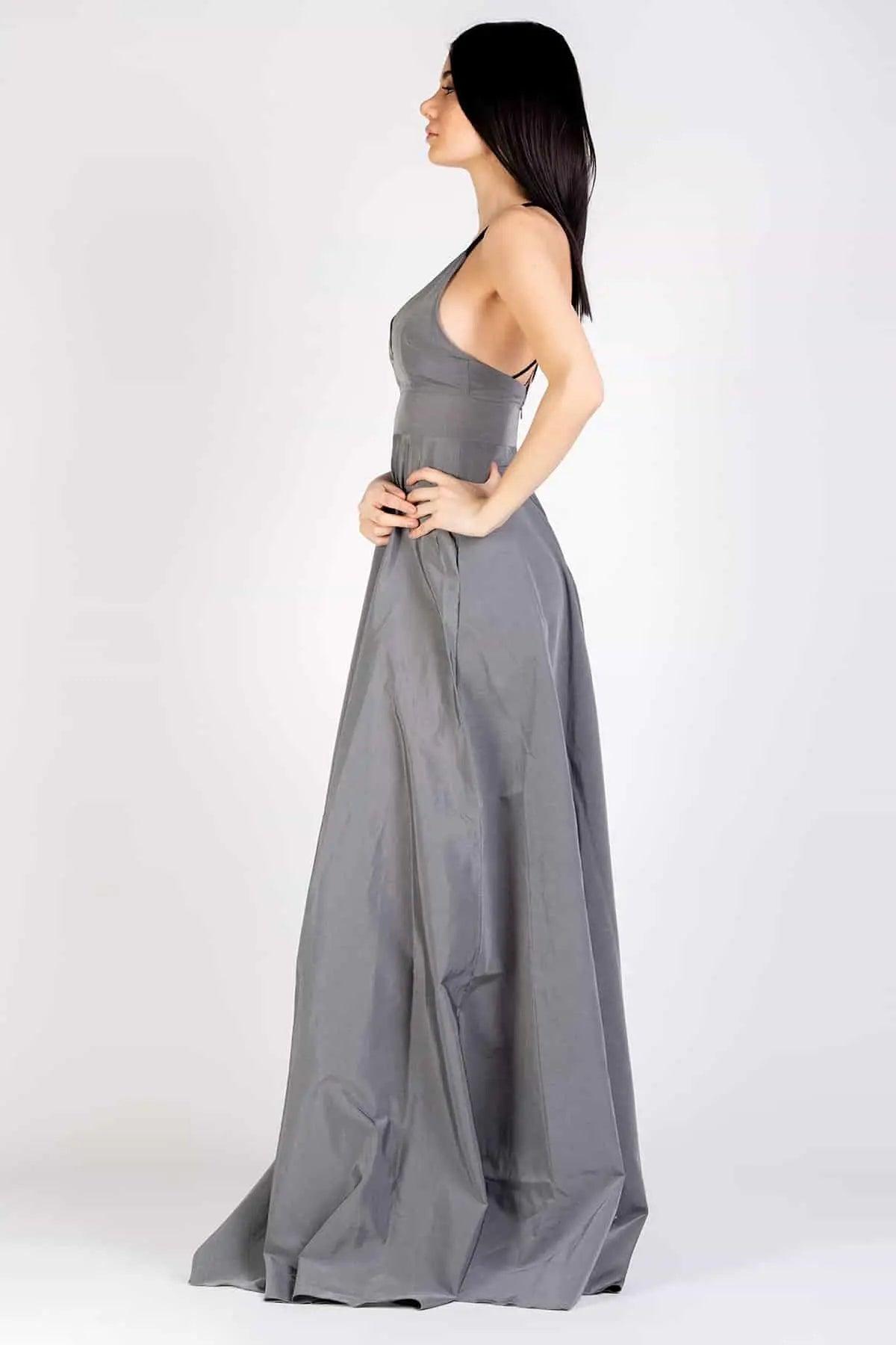 Abito in Cupro Irene cotone biologico elegante cerimonia vestibilita comoda ampia gonna spalline all'uncinetto brand malia lab abbigliamento artigianale abbigliamento sostenibile vestiti etici donna fibre naturali dettaglio laterale
