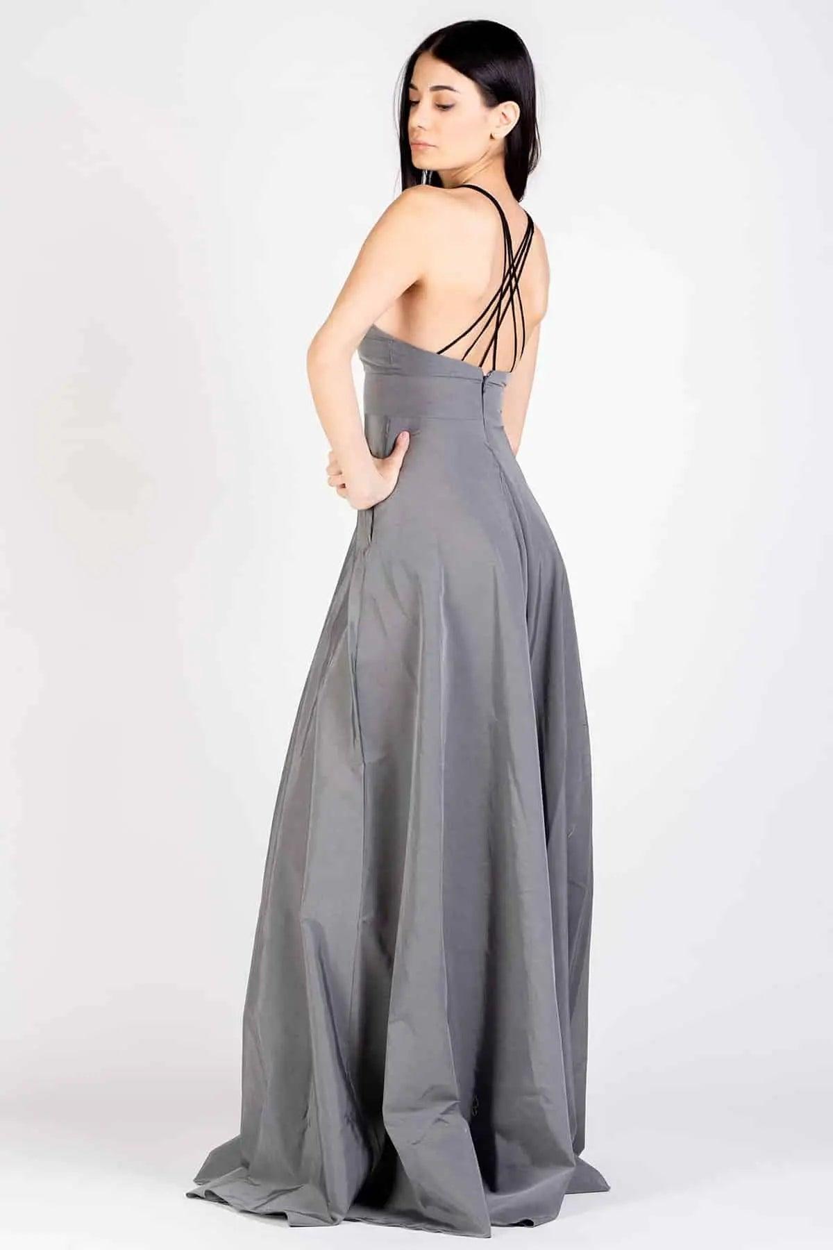 Abito in Cupro Irene cotone biologico elegante cerimonia vestibilita comoda ampia gonna spalline all'uncinetto brand malia lab abbigliamento artigianale abbigliamento sostenibile vestiti etici donna fibre naturali vista laterale
