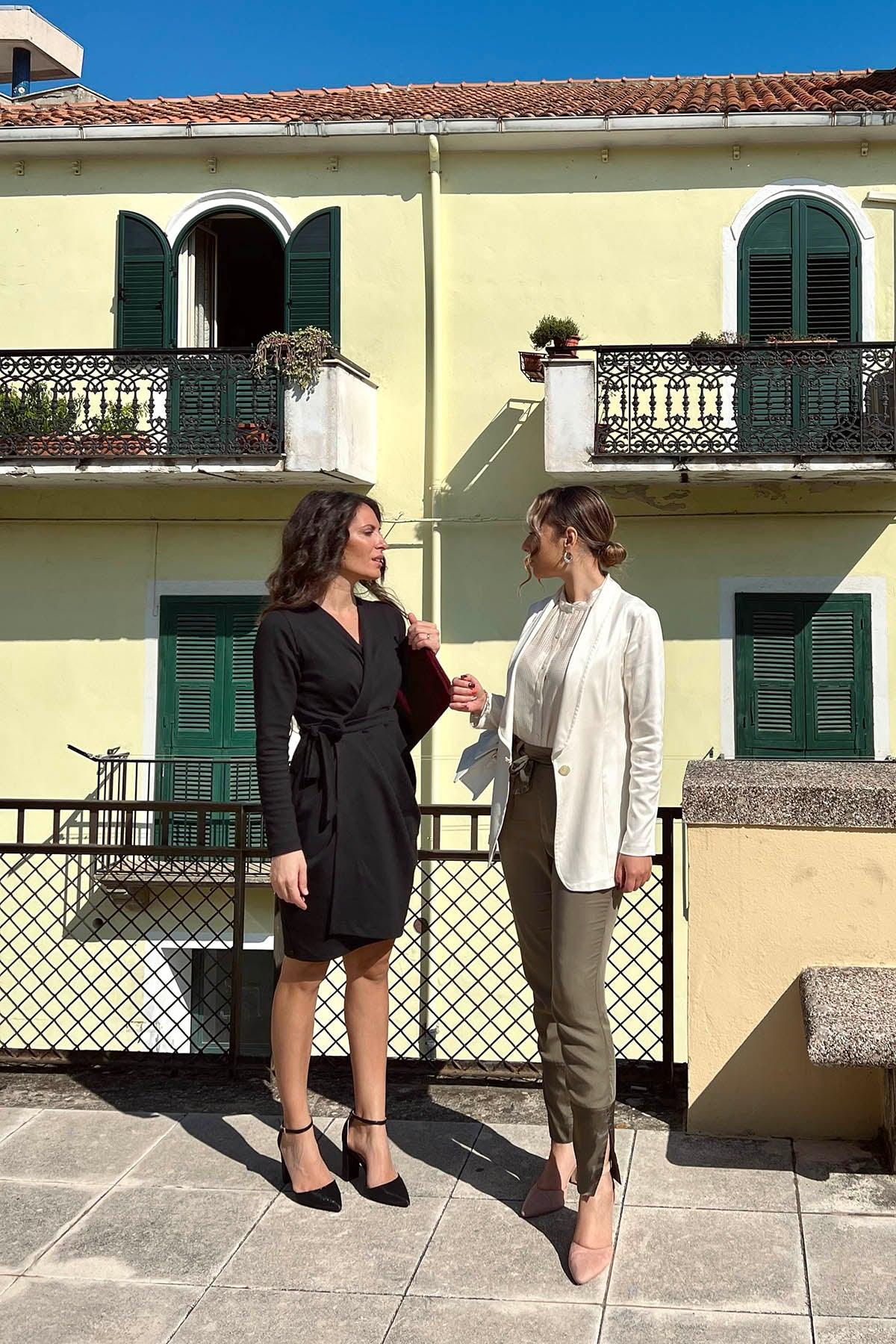 Abito a portafoglio con gonna a tulipano cotone felpato biologico malia lab atelier moda artigianale etica abito artigianale vestito ecosostenibile autunno inverno abbigliamento sostenibile donna