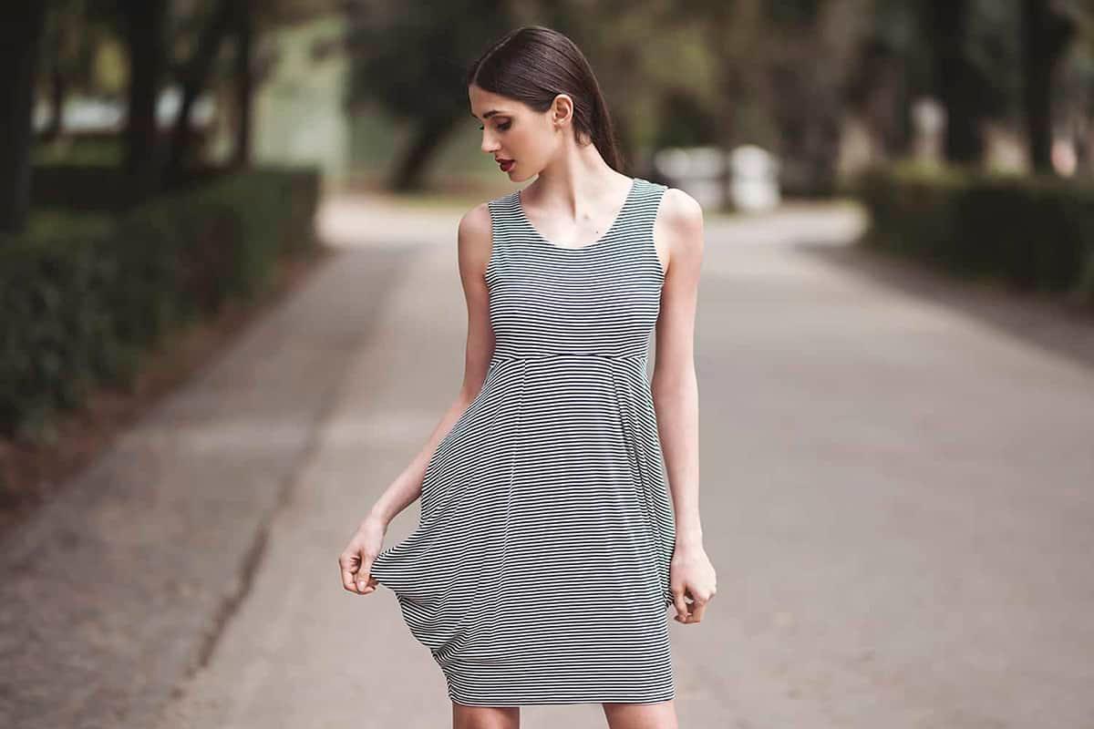 abito bambu estivo morbido anfora pieghe righe bianco blu atelier moda biologica malia lab Abiti sostenibili vestiti etici vestiti di qualità vestiti fibre naturali abiti ecosostenibili vestiti sostenibili abbigliamento ecosostenibile fantasia a righe
