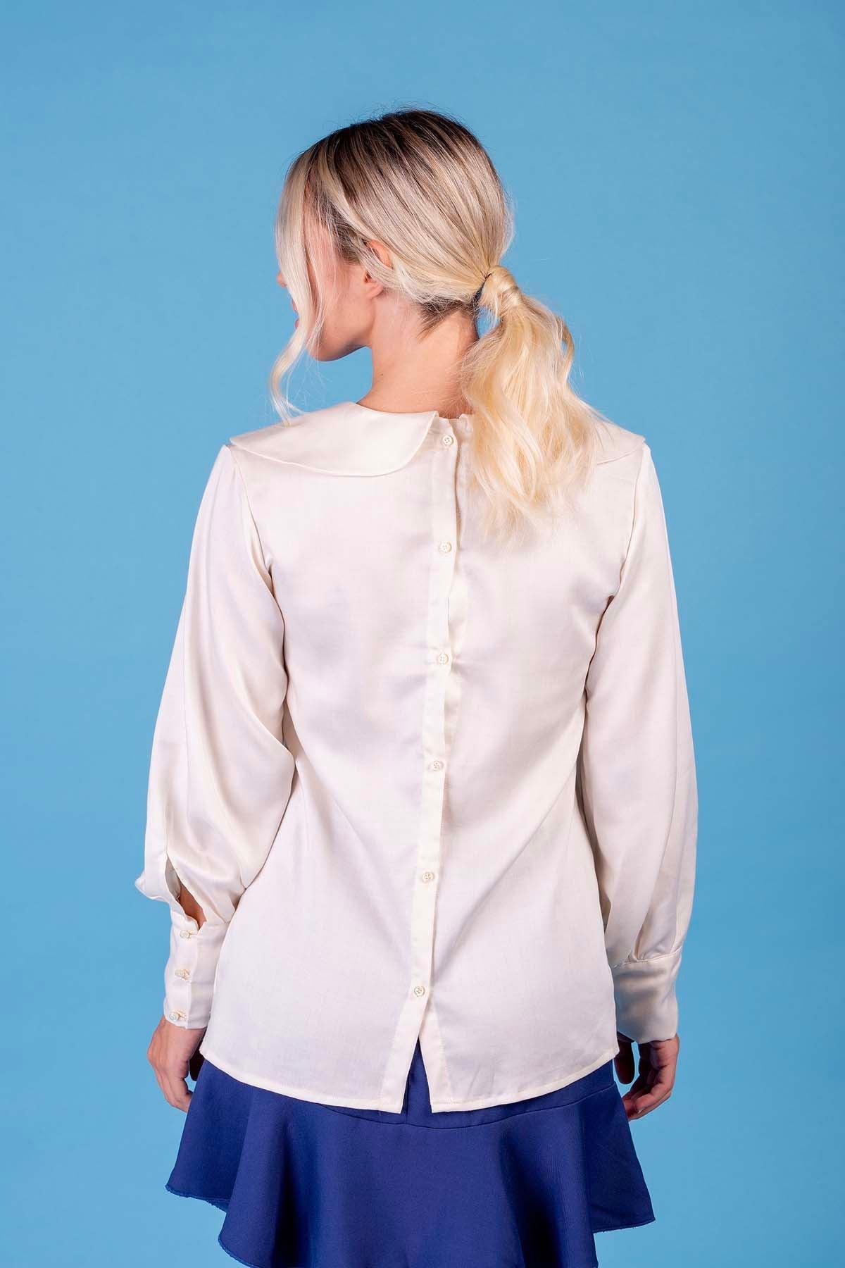 Camicia Oslo lyocell seacell brand malia lab moda artigianale etica abbigliamento sostenibile vestiti sostenibili donna in fibre naturali made in italy camicia su misura camicie sostenibili vista posteriore