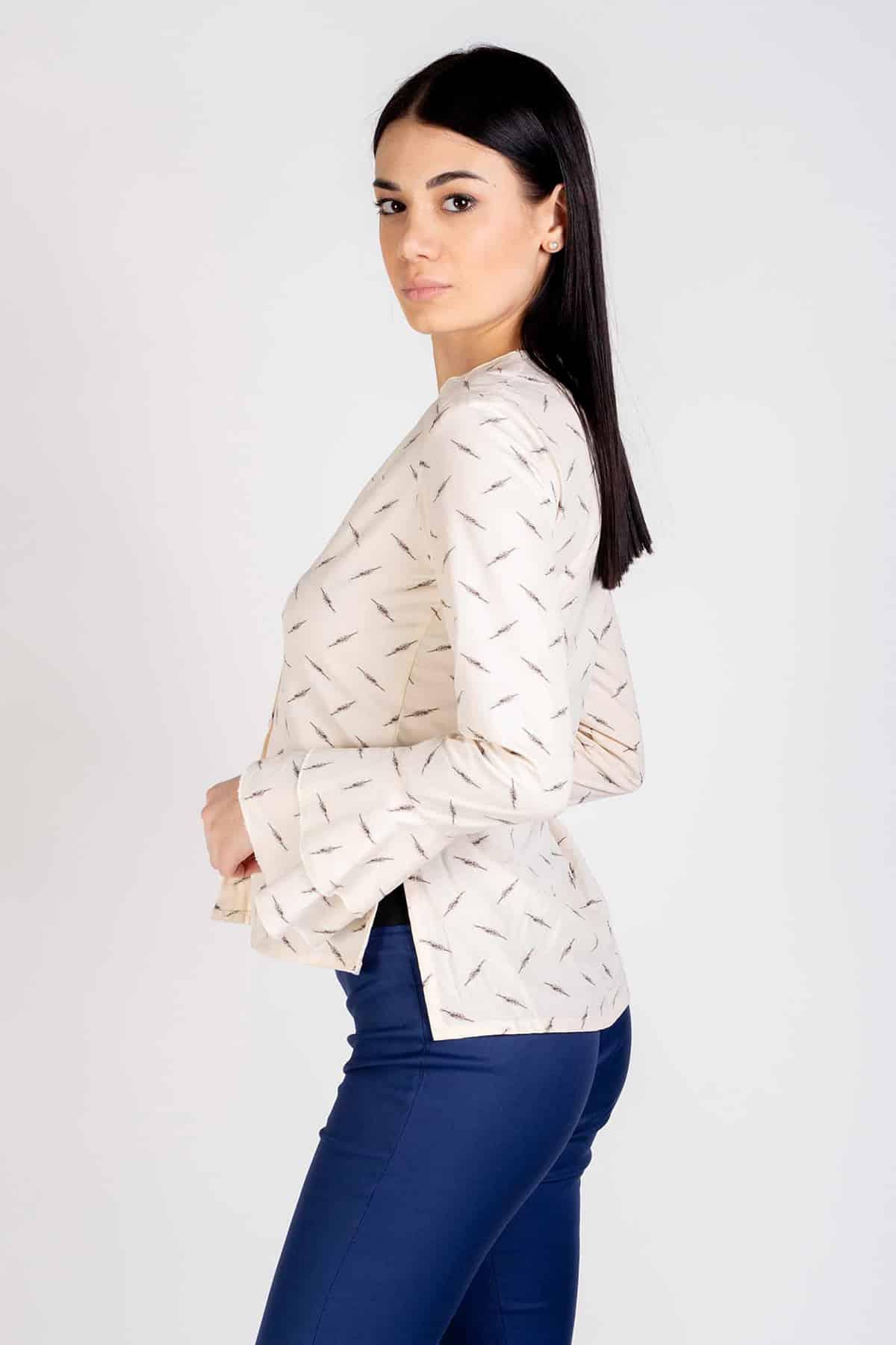 Camicia Vicky cotone biologico viscosa quattro stagioni fuso brand malia lab abbigliamento sostenibile etico artigianale vestibilita comoda fibre naturali certificate dettaglio laterale