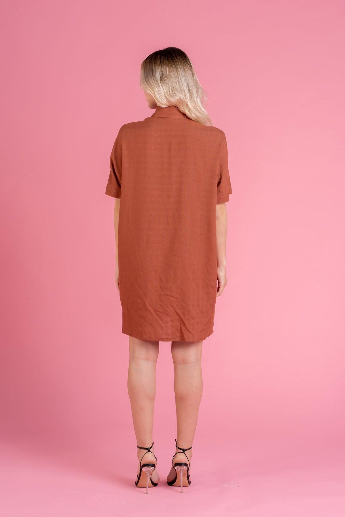 Camicione Lyla ampio comodo bamboo ecologico cotone biologico abito manica corta moda etica artigianale brand malia lab abbigliamento biologico sostenibile casual vista posteriore