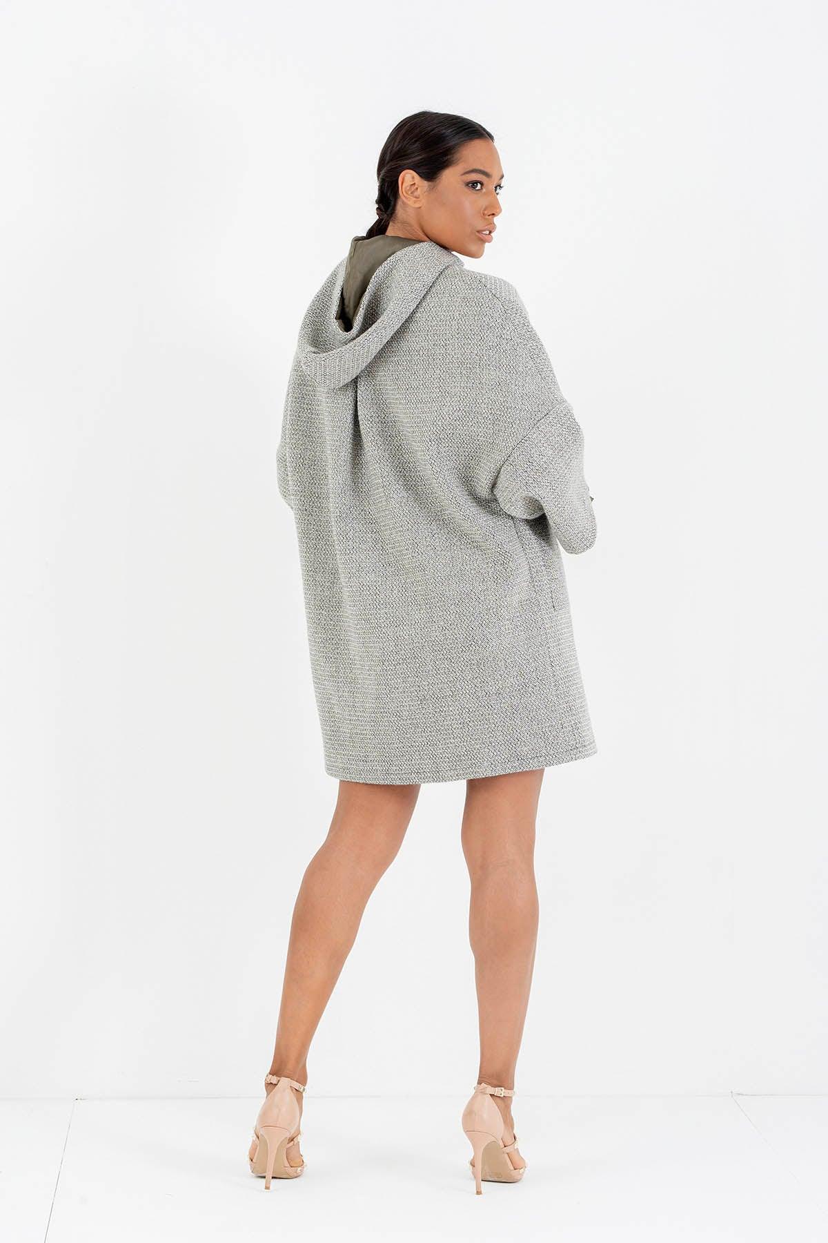 Cappotto Eleonora calda lana biologica invernale comodo cinta in vita brand malia lab abbigliamento biologico sostenibile abbigliamento sartoriale donna ecosostenibile dettaglio laterale