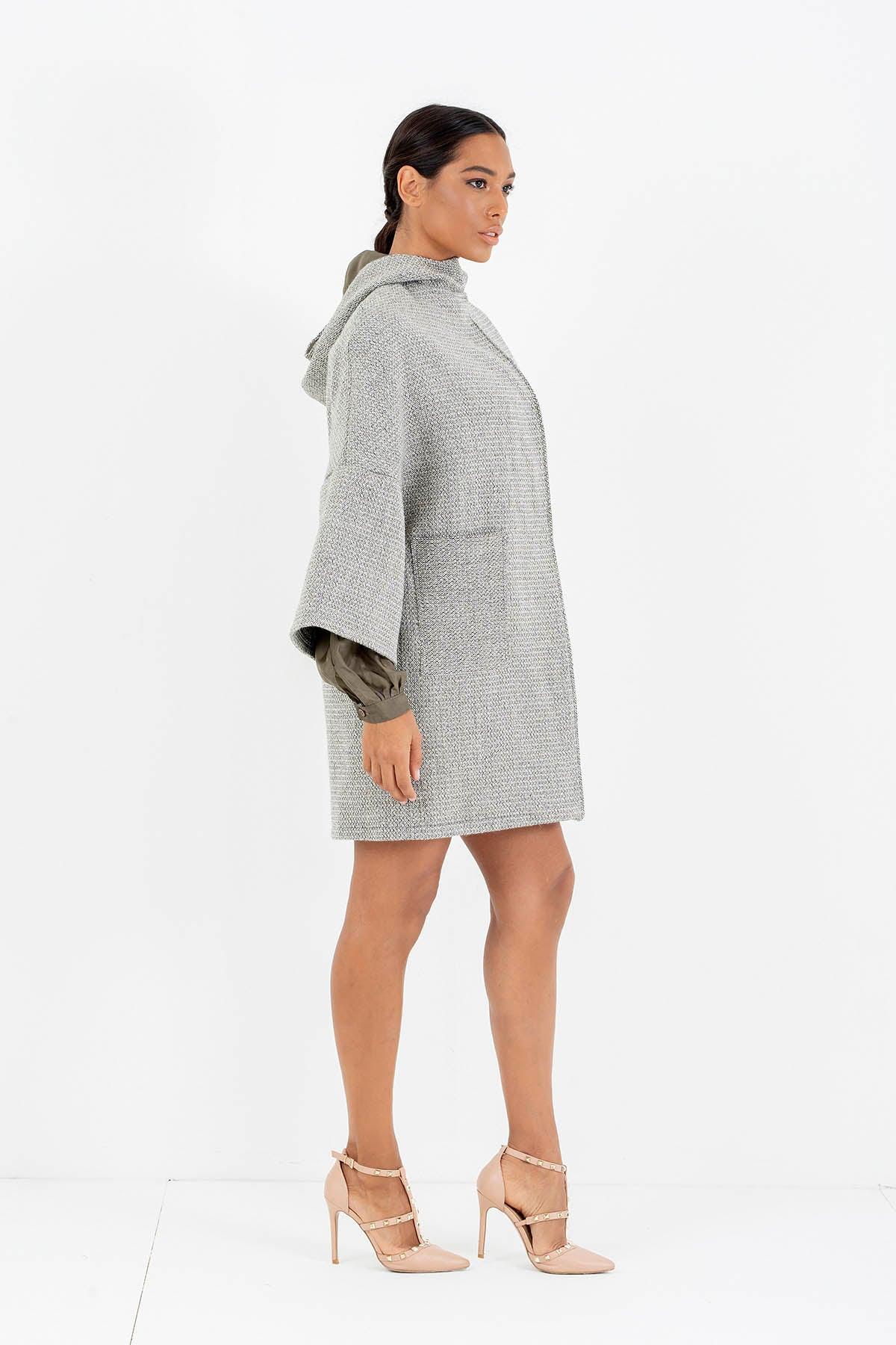 Cappotto Eleonora calda lana biologica invernale comodo cinta in vita brand malia lab abbigliamento biologico sostenibile abbigliamento sartoriale donna ecosostenibile vista laterale