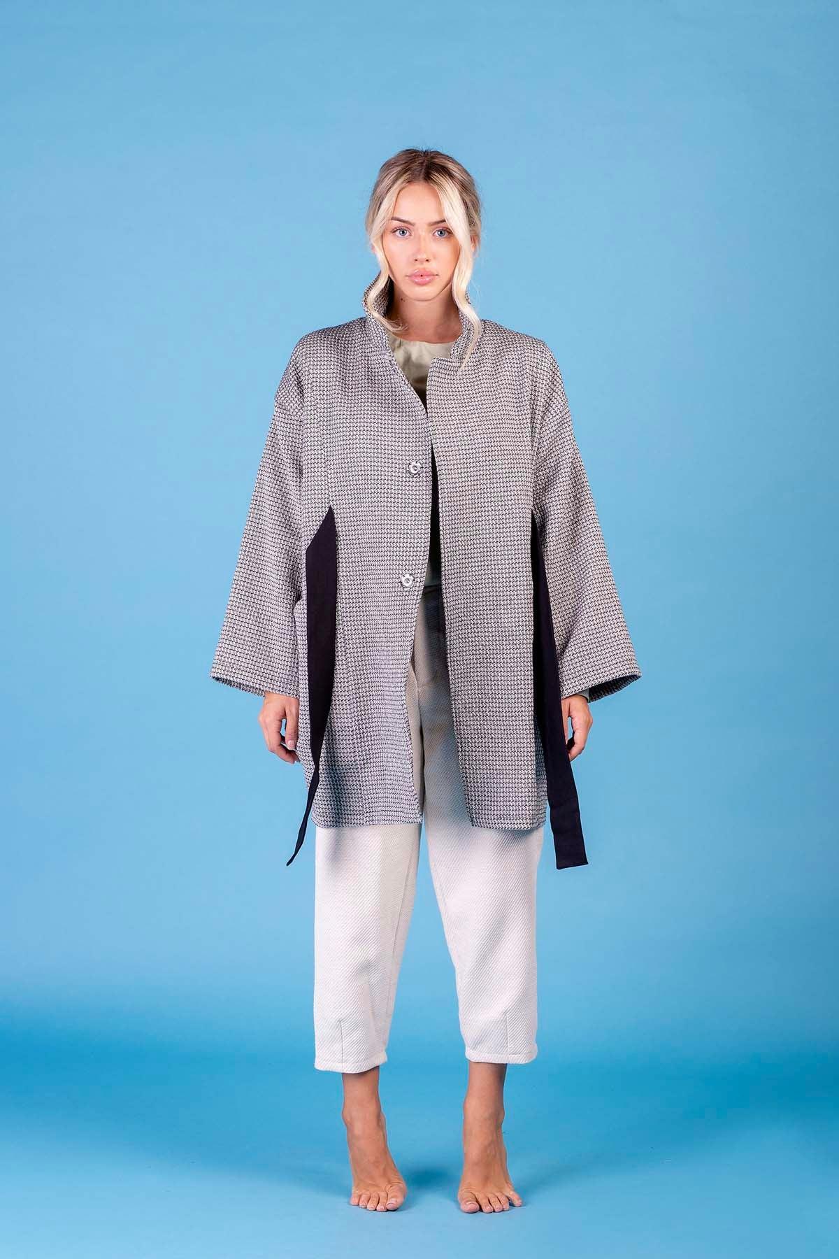  Cappotto Venezia calda lana biologica cinta regolabile in vita brand malia lab abbigliamento biologico sostenibile abbigliamento sartoriale cappotto su misura capospalla sartoriale fibre naturali certificate cinta aperta